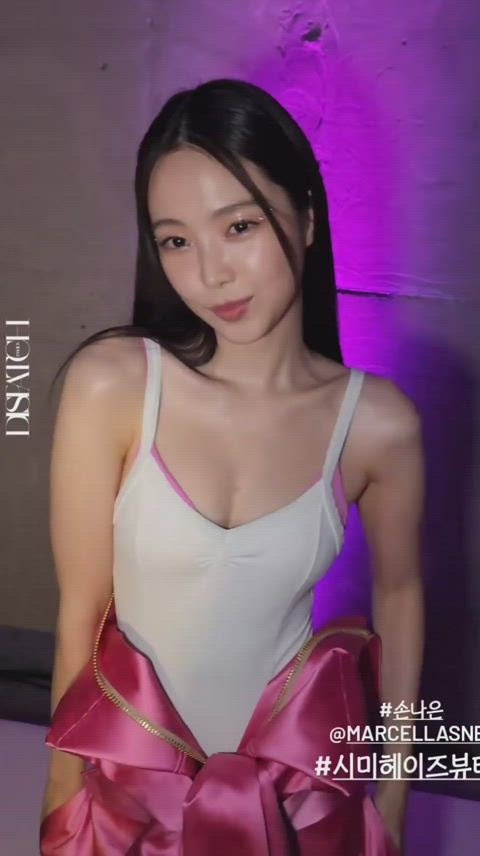celebrity cleavage korean clip