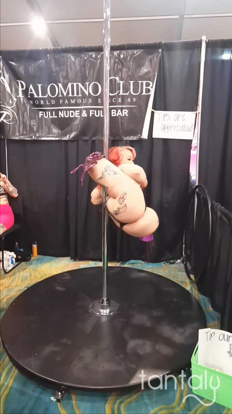 Let’s admire the sexy pole dancer’s soft body together！