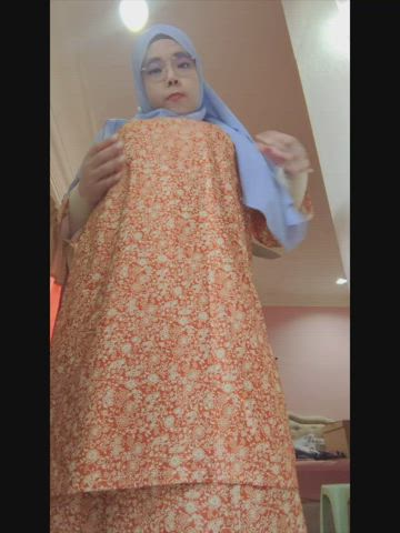 amateur asian big tits crossdressing hijab spanking clip