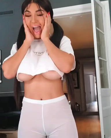 Cute underboob 💕 More on celeb tv 😛 (Link in comments)