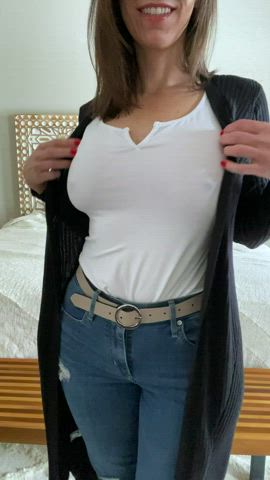 Hey MILF lovers, I was on my way to a school event and I made you this! [40F]
