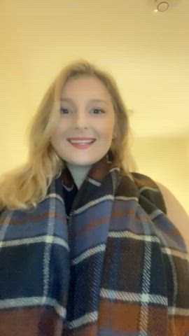 Need to wear a thick scarf to keep warm in winter ?