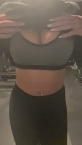 Flashing my sweaty gym tits with a nice bounce to them