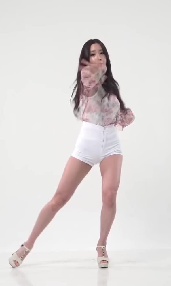 Pocket Girls - Habin Sexy Ass and Legs Front View