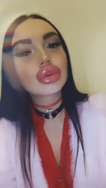 Fake Lips Selfie clip