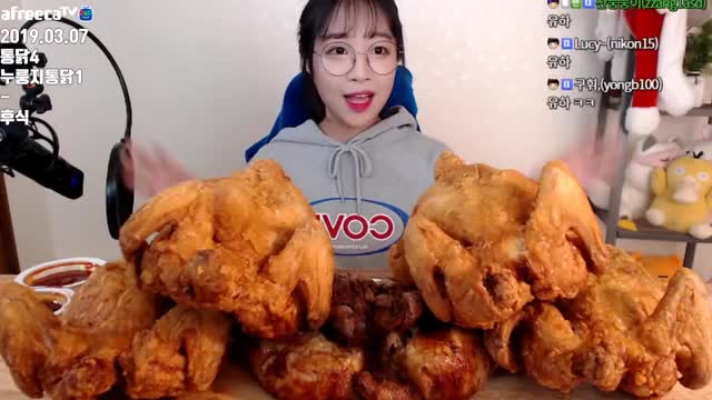 쯔양_누룽지통닭 5마리 먹방-1