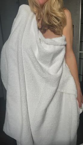 big tits blonde cam erotic goddess long hair milf shaved towel clip