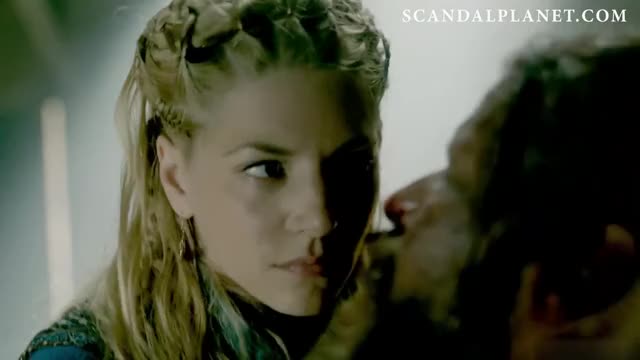 [Plot] [Sex Scene] [1000+] Katheryn Winnick Rides King Harald In Vikings [Gif]