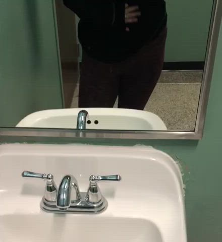 Takin a quick bathroom break ?(f)