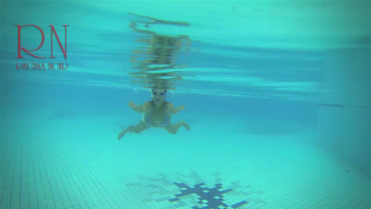 Bikini Legs MILF Teasing Underwater clip