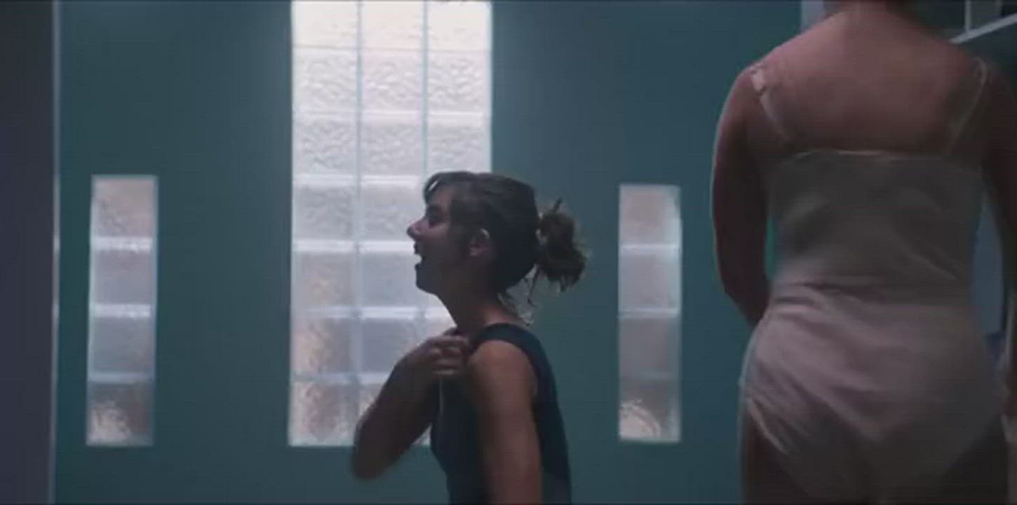 Alison brie in GLOW