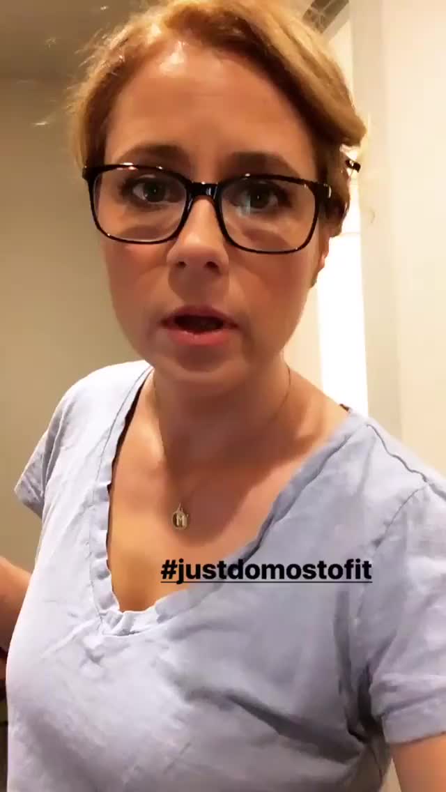 Jenna Fischer 09/13/2018 Instagram workout 01
