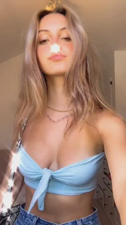 Cleavage Dancing TikTok clip