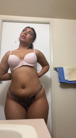 19 years old big tits boobs bouncing tits erotic onlyfans shaking teen tits clip