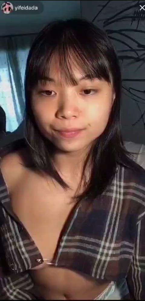big nipples braless nipslip small tits tik-tok clip