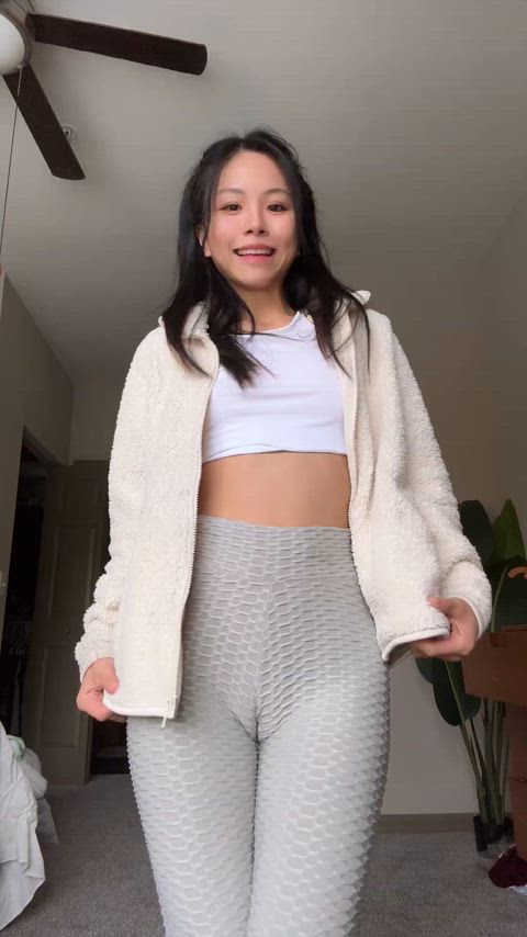 amateur asian babe cute onlyfans petite solo yoga pants amateur-girls girls-in-yoga-pants