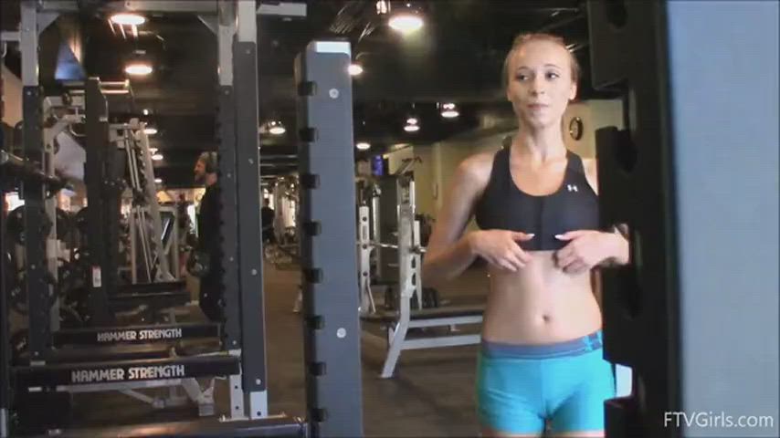 Flashing boobs in the gym