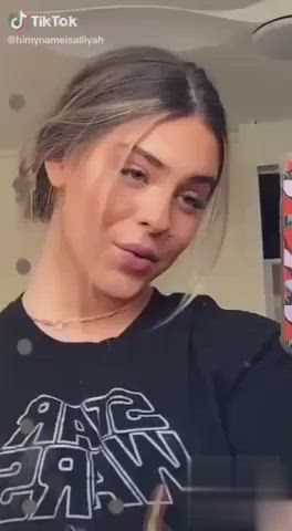 Loop TikTok Tongue Fetish clip