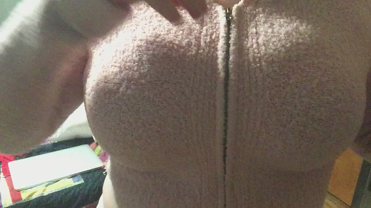 Big Tits Flashing Hotwife clip