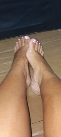 Little fat tanned feet..dm for more..