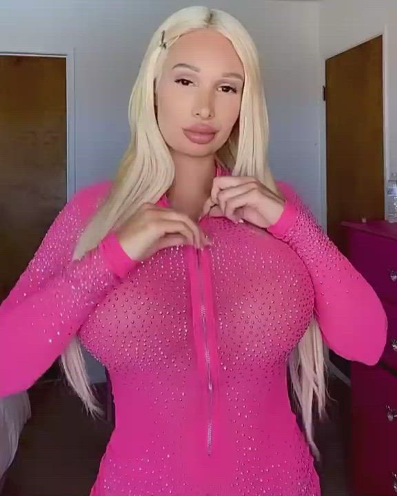 Big Tits Blonde Lips clip