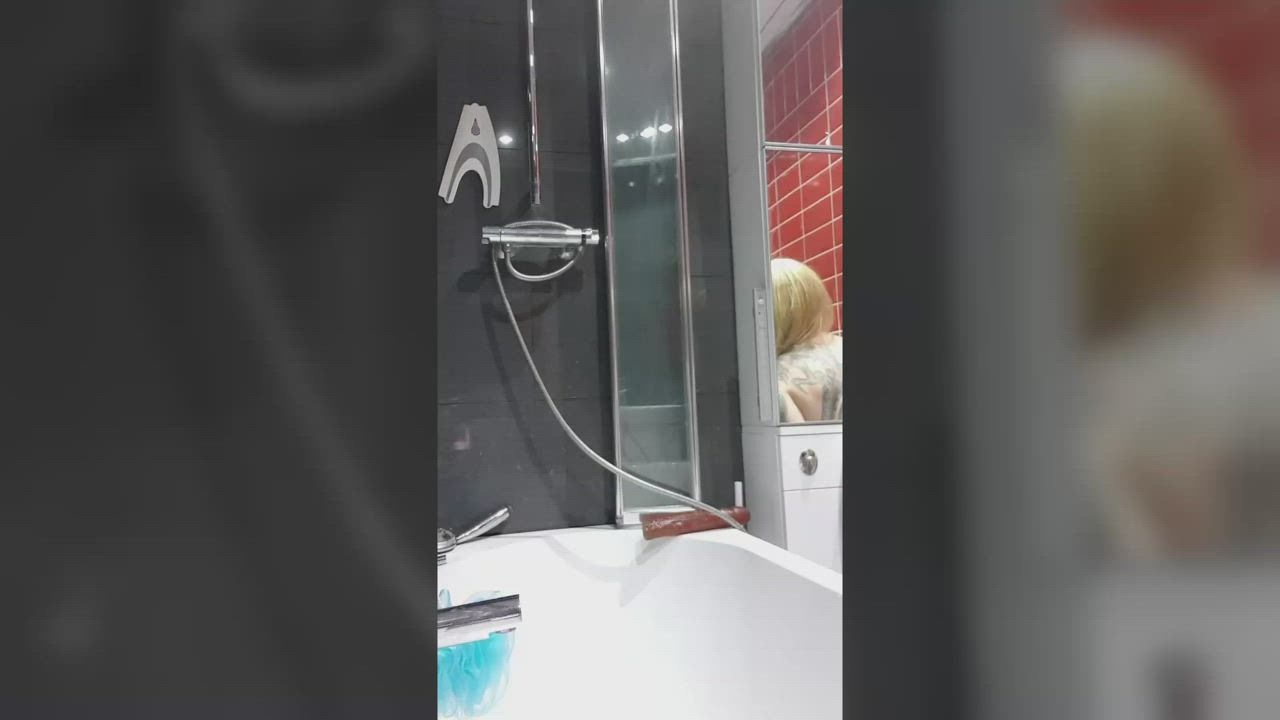 Amateur Blonde British Homemade MILF Mature Pee Peeing Piss Pissing clip