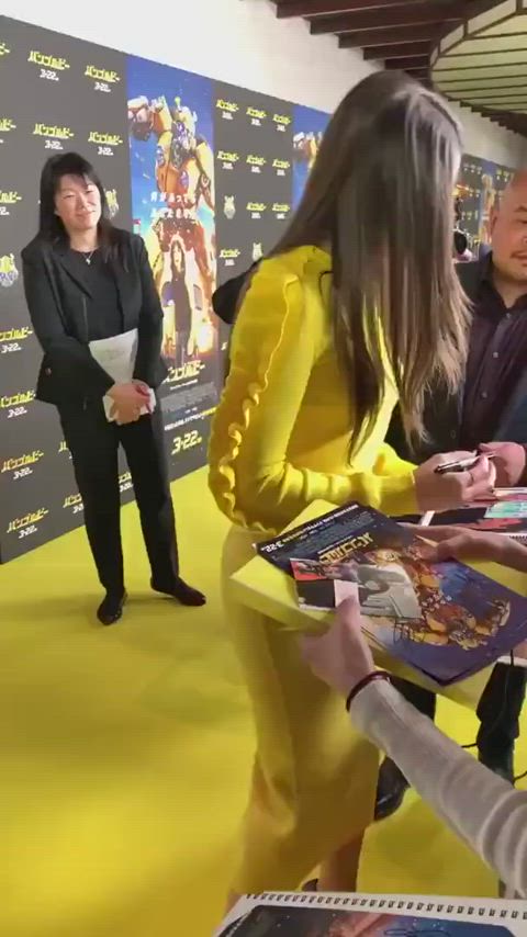 brunette hailee steinfeld sexy clip