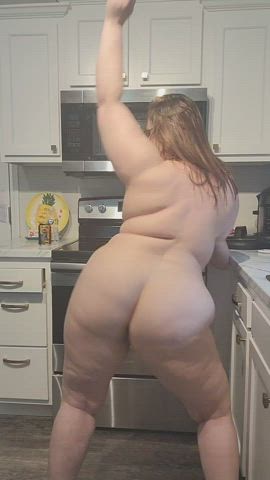 Dancing Kitchen MILF Naked Porn