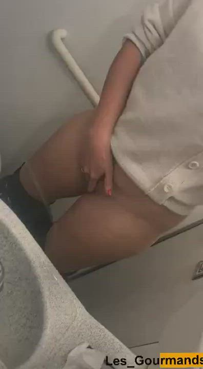 [OC] Watch me on the airplane [f]or peeing