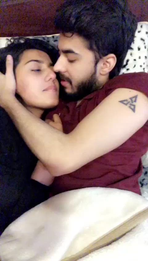 desi french kissing girlfriend hindi indian kiss kissing passionate clip