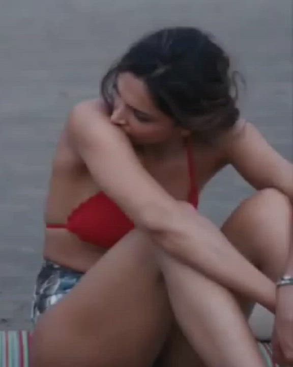 Upcoming bikini scene of Deepika Padukone that people gonna jerk off