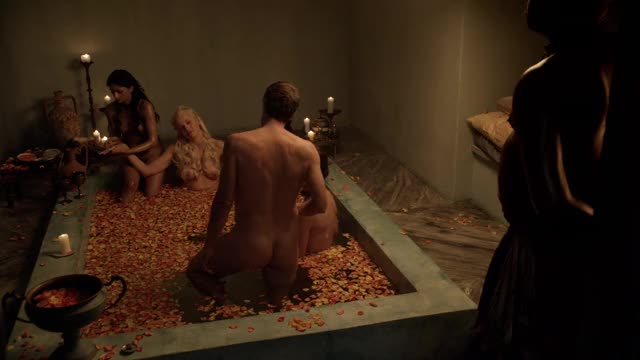 Laura Surrich full frontal in Spartacus - Blood and Sand (1080p, slowmo)