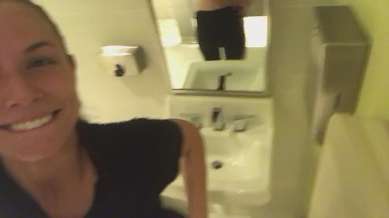 Aidra Fox Pee Peeing Piss Pissing clip