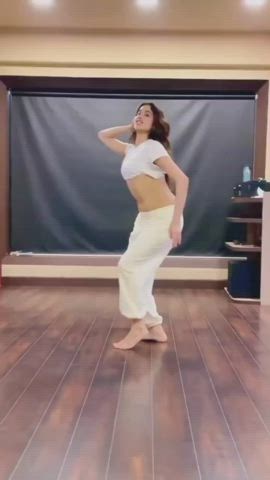 Janhvi Kapoor Belly Dance