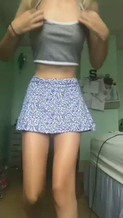 Amateur Blonde Skinny clip